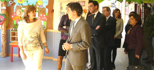 Ignacio González y el Concejal del Distrito, Jose Antonio González de la Rosa, visitaron la Escuela Infantil Sol Solito