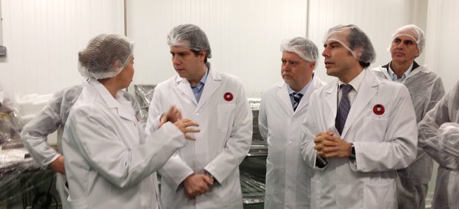 El Alcalde, Manuel Ángel Fernández, y el consejero de Medio Ambiente, Borja Sarasola, visitan “Sushita”, empresa de Sanse líder en el sector de la alimentación 