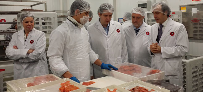 El Alcalde, Manuel Ángel Fernández, y el consejero de Medio Ambiente, Borja Sarasola, visitan “Sushita”, empresa de Sanse líder en el sector de la alimentación 