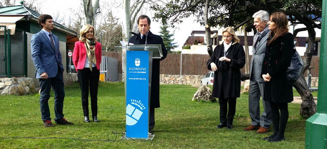 El Ayuntamiento de Alcobendas ha rendido homenaje a la ex piloto de fórmula 1 y vecina de Alcobendas, María de Villota.