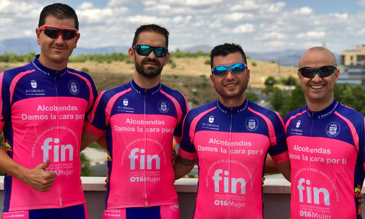 El Grupo Luna de la Policia Local de Alcobendas en una carrera ciclista por solidaridad