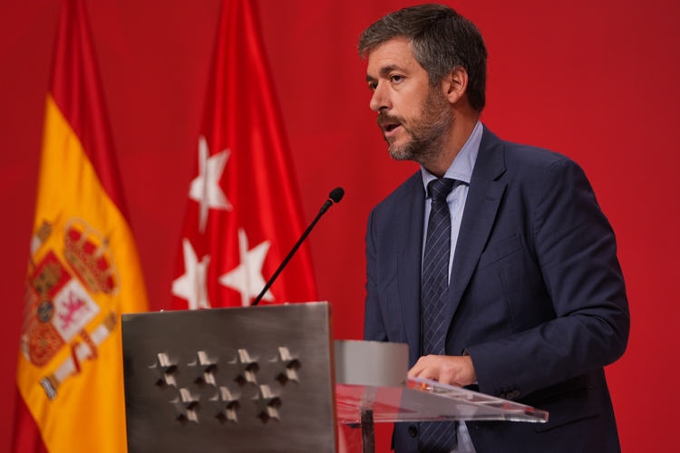 La Comunidad de Madrid aumenta las ayudas a familias acogedoras de menores tutelados en 2025