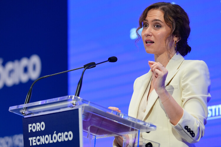 Díaz Ayuso reclama una regulación ajustada para el uso de la tecnología, siempre con un propósito humano: “al servicio de la vida y de la libertad”