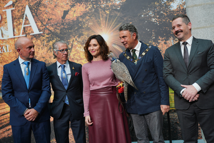Díaz Ayuso anuncia que la primera Ley de Caza regulará la cetrería: “Nuestra obligación es proteger el patrimonio natural y cultural”