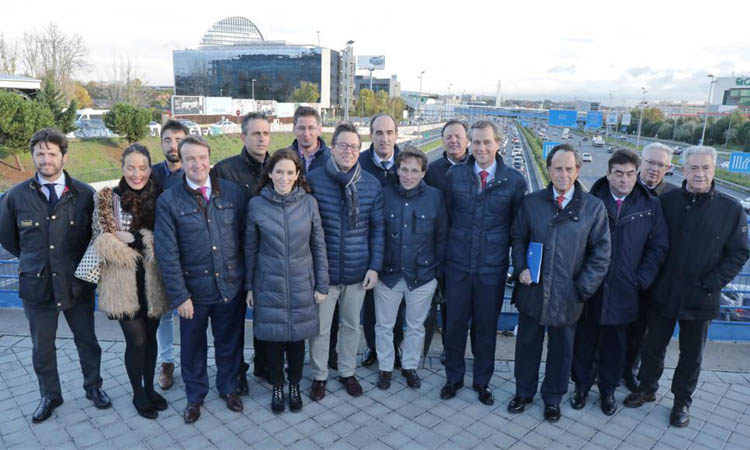 Ignacio García de Vinuesa con alcaldes y portavoces del PP se concentran ante los atascos en la A-1