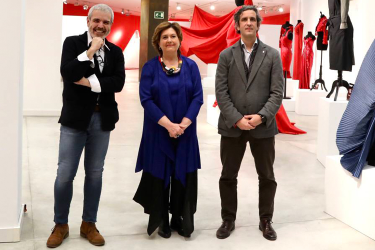 Inauguración de la exposición “Diseñadores de Maestros de la Costura”