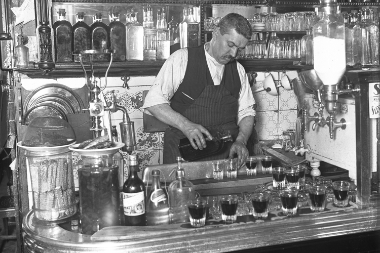 “Oficio de vivir”, de Martín Santos Yubero, un recorrido fotográfico por el Madrid del siglo XX ahora en Alcobendas