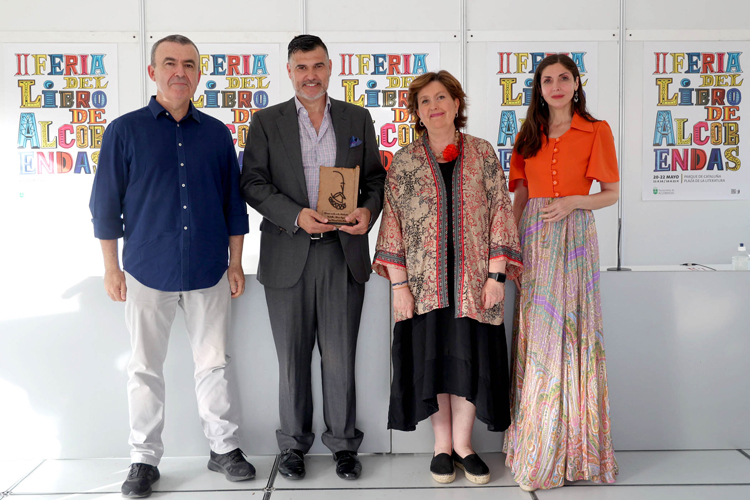 El Ayuntamiento de Alcobendas todavía no ha entregado el premio en metálico del I Certamen de Novela 'Bachiller Alonso López'