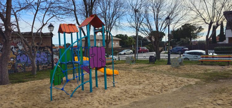 El Ayuntamiento de Algete invierte más de 100.000 euros en los parques para la instalación de una tirolina, juegos infantiles y elementos biosaludables para los mayores