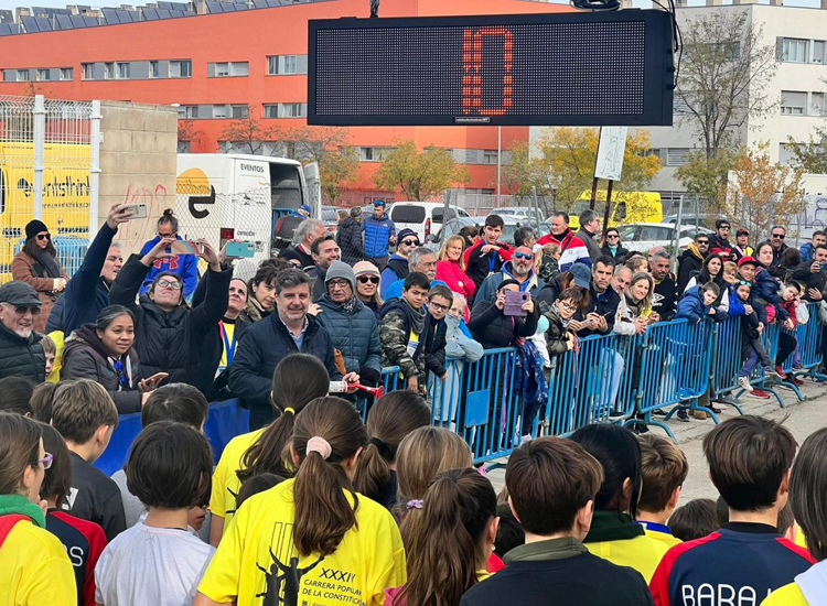 Barajas celebra la Constitución con éxito de participación en su tradicional carrera popular