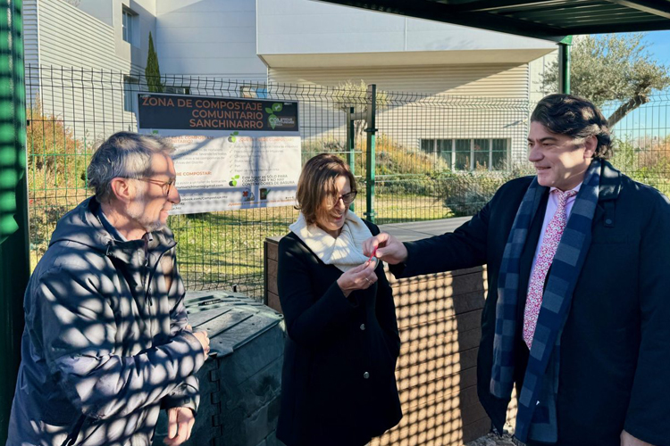 La Junta Municipal de Hortaleza pone en marcha un nuevo espacio de compostaje comunitario en la parcela del Centro Cultural Sanchinarro