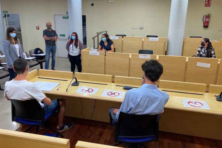 La Concejala del Distrito, Sofía Miranda, se ha reunido con representantes de la Subcomisión de Adolescencia de la Comisión de Participación de la Infancia y la Adolescencia