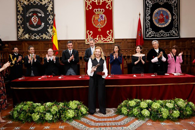Díaz Ayuso asiste a la entrega del Premio Cervantes a la escritora uruguaya Cristina Peri Rossi