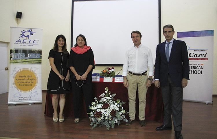 El alcalde de Tres Cantos visita el colegio Casvi International American School 