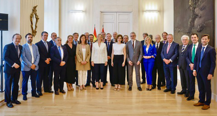 Díaz Ayuso defiende el papel de la empresa familiar a la hora de generar “prosperidad” en España