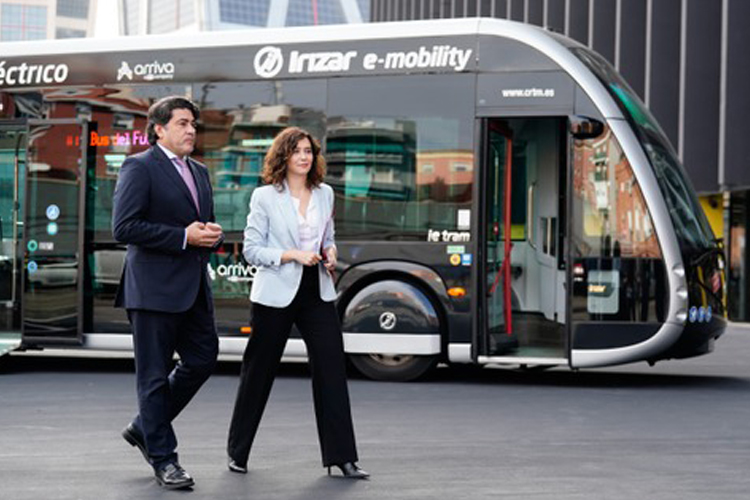 Díaz Ayuso presenta el nuevo Autobús de Uso Prioritario en los semáforos. Eléctrico, con plataformas exclusivas y frecuencias de entre 3 y 10 minutos