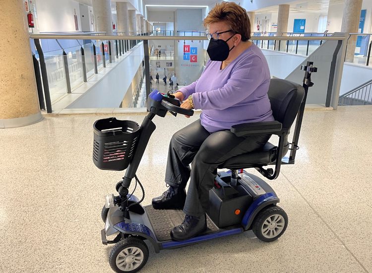 El Hospital Público Infanta Cristina estrena Vehículos Eléctricos en sus instalaciones para personas con movilidad reducida