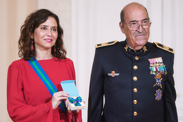 Díaz Ayuso, reconocida como Gran Dama de los Reales Tercios de España: “La Corona es hoy la mejor marca España y la que mejor cumple sus funciones”