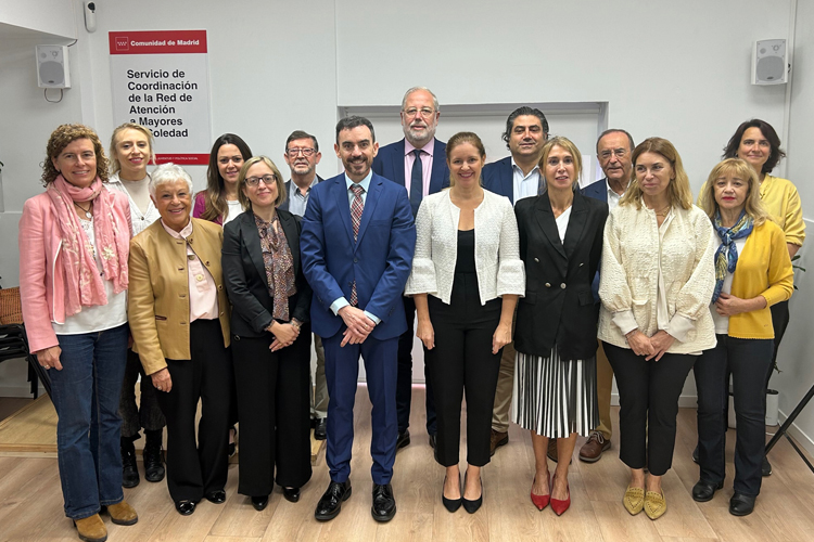 La Comunidad de Madrid triplicará en 2024 la inversión en la Red de Atención a Mayores en Soledad