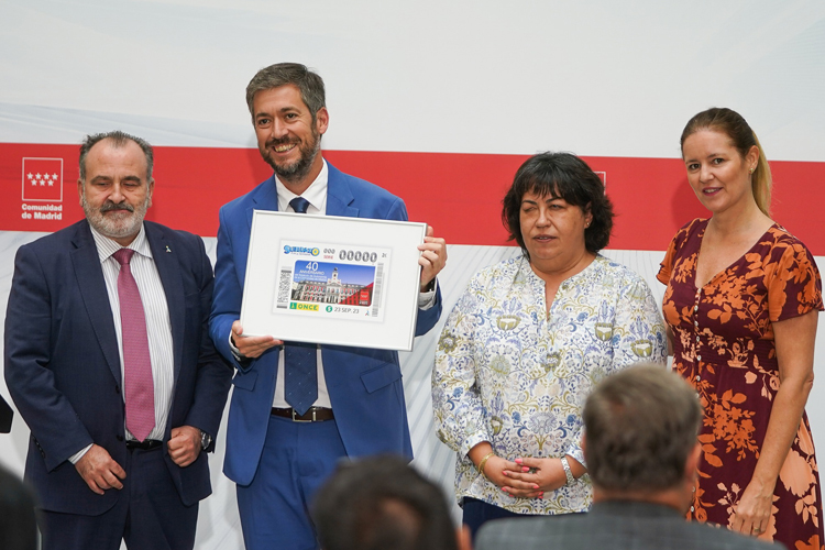 La Comunidad de Madrid presenta el cupón especial de la ONCE dedicado al 40º aniversario del Estatuto de Autonomía 