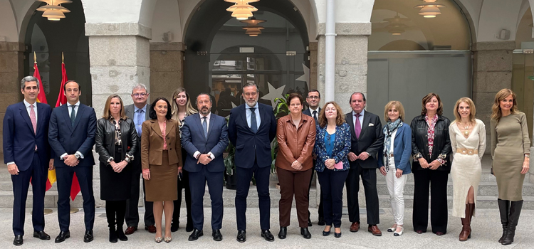 La Comunidad de Madrid reconoce el trabajo del Colegio de Procuradores y el refuerzo del servicio de representación procesal