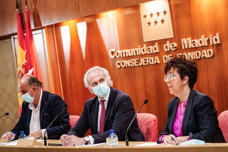 La Comunidad propone eliminar los aislamientos para asintomáticos y las mascarillas en interiores, salvo residencias, hospitales y transporte público