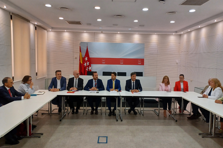 La Comunidad de Madrid revisará los libros de texto para garantizar que respetan los principios constitucionales