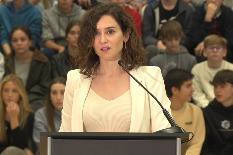 Isabel Díaz Ayuso pide a la Virgen de la Almudena por el Pueblo de Madrid, para que “Mire Unido hacia el Futuro y sea un Faro de Convivencia para España”