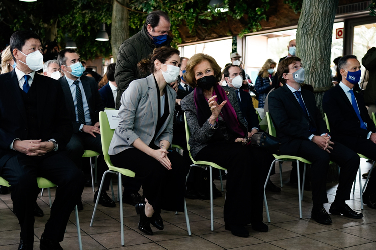 Díaz Ayuso reconoce en el 50º Aniversario del Zoo Aquarium su labor en la conservación de especies amenazadas