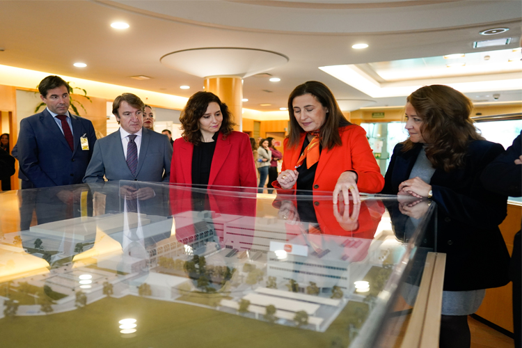Díaz Ayuso reitera al Gobierno central que reduzca los plazos de llegada de nuevos medicamentos a España 