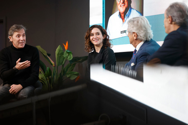 Isabel Díaz Ayuso, ha participado hoy en la presentación del nuevo libro del periodista Pepe Domingo Castaño, “ Hasta que se me acaben las palabras”