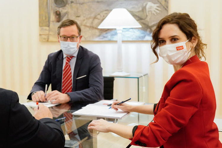 Díaz Ayuso se reúne con los portavoces de Vox y PP en la Asamblea para abordar las líneas de actuación de la Comunidad de Madrid en 2022