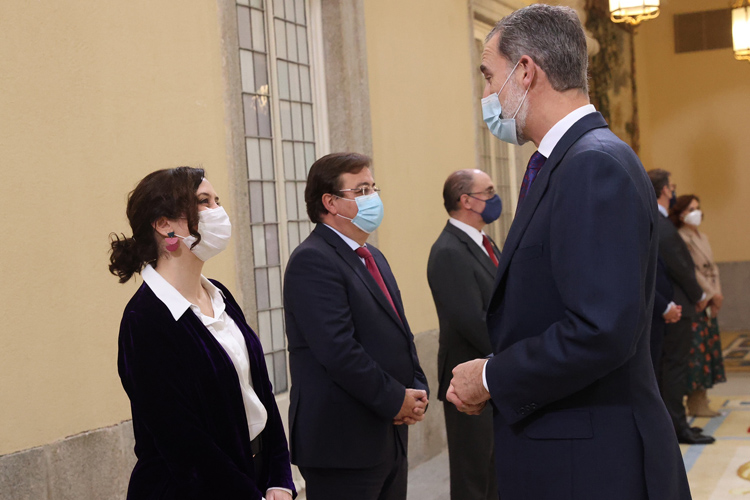 Isabel Díaz Ayuso ratifica el “compromiso total” de la Comunidad de Madrid con la lengua española, “la común a todos nosotros”