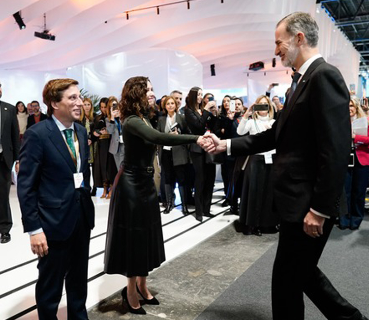 Díaz Ayuso acompaña a los Reyes en la inauguración de Fitur 2023, donde la Comunidad