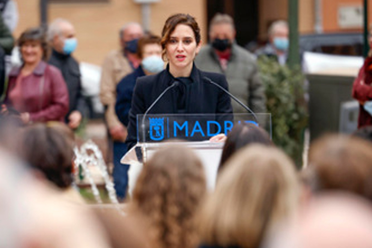 Díaz Ayuso participa en el Homenaje al Histórico Concejal Madrileño, del Distrito de Barajas, Tomás Serrano