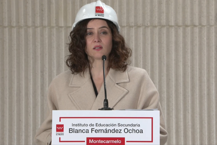 Díaz Ayuso anuncia la apertura de colegios públicos en días no lectivos durante el curso escolar para ayudar a conciliar a las familias madrileñas 