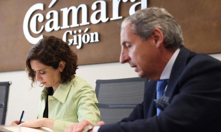 La Presidenta de la Comunidad de Madrid ha viajado hoy al Principado para presentar el modelo económico de la región