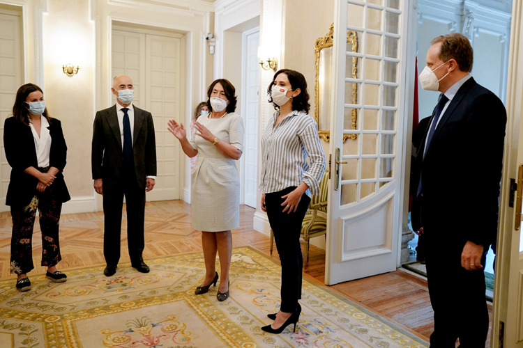 La Magnanimidad que exige Isabel Díaz Ayuso a Pedro Sánchez durante la presentación del libro 'Libertad o Igualdad' de Daniel Lacalle