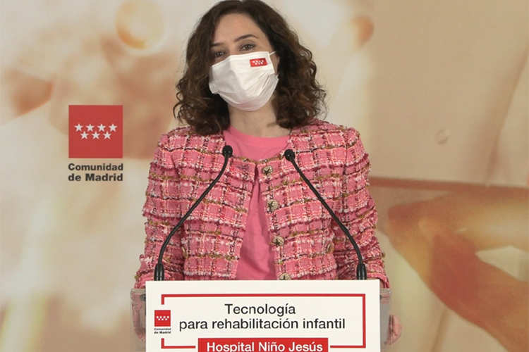 Díaz Ayuso anuncia el uso pionero de exoesqueletos diseñados para la rehabilitación de niños en hospitales públicos de la Comunidad de Madrid
