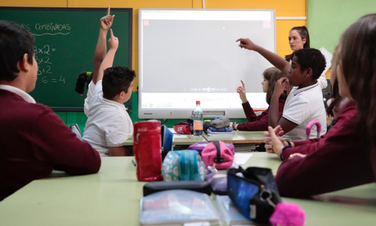 Díaz Ayuso anuncia que la Comunidad revisará los nuevos libros de texto para el curso 22/23 con un plan especial de la Inspección Educativa