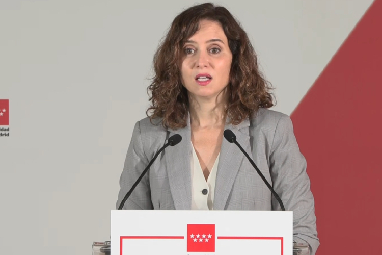 Díaz Ayuso: “para variar nadie ha informado a la Comunidad de Madrid sobre la posible llegada de inmigrantes. No se les puede tratar como fardos que se van dejando por la Península”