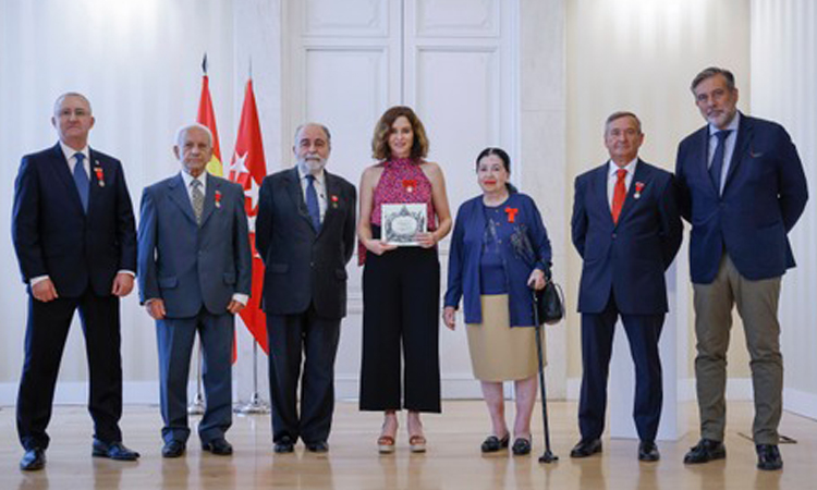 Díaz Ayuso, nombrada socia de honor de la Sociedad Filantrópica de Milicianos Nacionales Veteranos