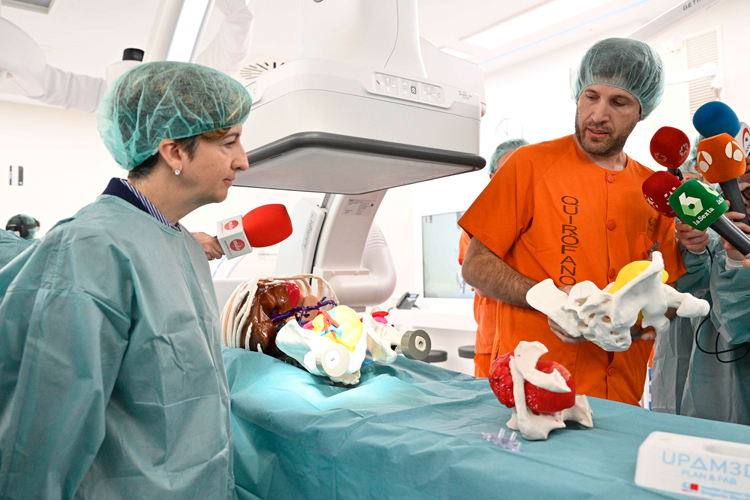 La Comunidad de Madrid abre el primer quirófano en el mundo con tecnología híbrida e impresión 3D