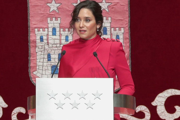 Díaz Ayuso reivindica la Constitución como “dique de contención frente a quien nos quiere separar”: “Unos pocos no pueden destruir lo que construimos entre tantos”