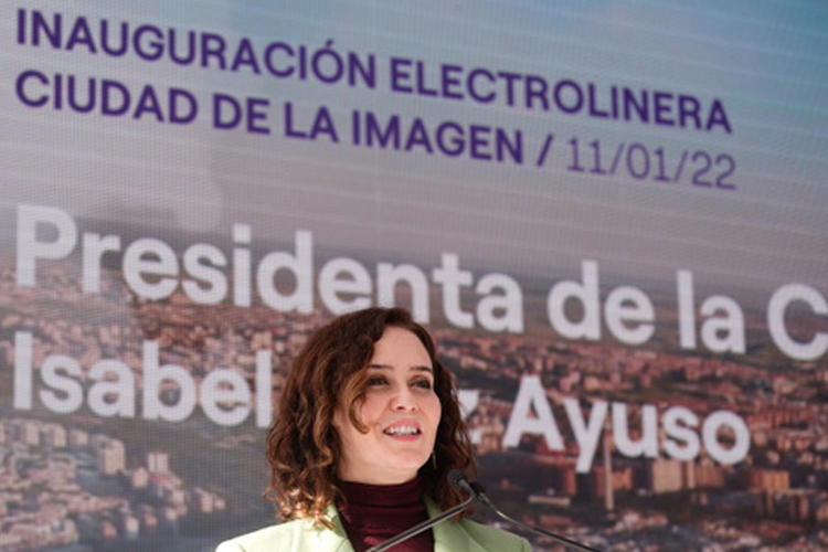 Díaz Ayuso inaugura en Pozuelo de Alarcón la mayor electrolinera de España con 46 puntos de recarga rápida y ultrarrápida
