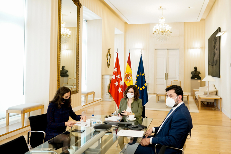 Díaz Ayuso lanza un “ruego desesperado” a la Unión Europea para que lleguen más vacunas contra el COVID-19