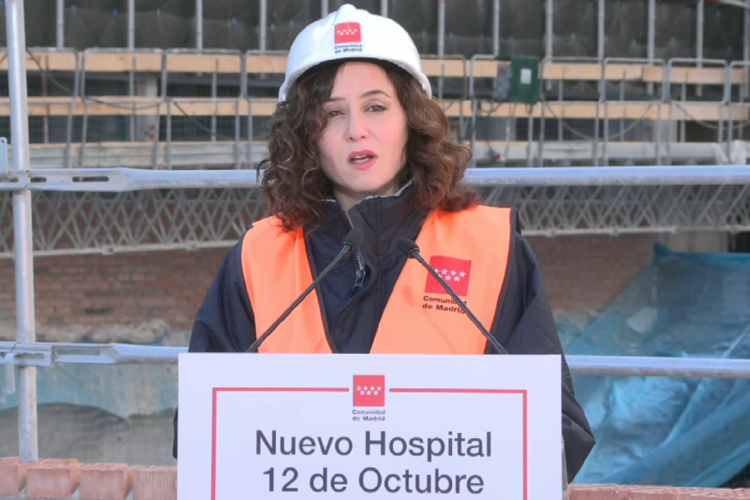 Díaz Ayuso traslada a los madrileños su compromiso con la sanidad pública: 'Este Gobierno se levanta todos los días con el empeño de atenderles como se merecen'