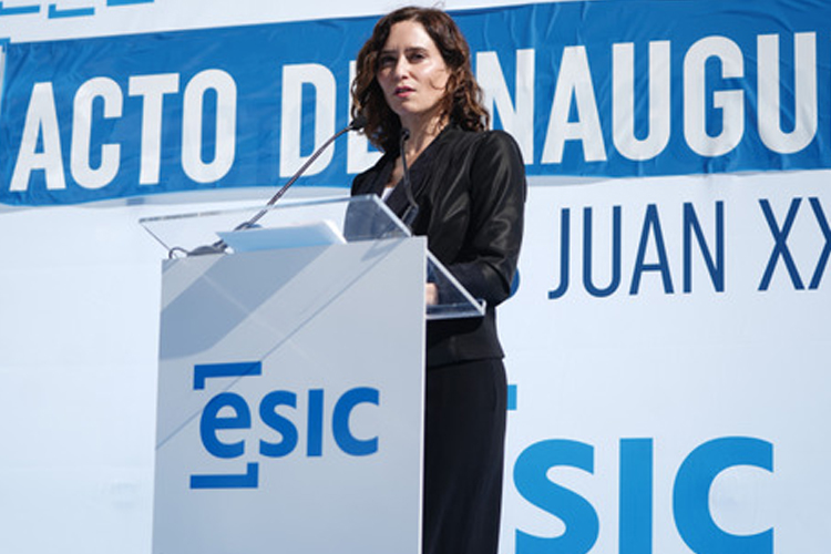 Díaz Ayuso defiende un sistema universitario “abierto y flexible” que no ponga “zancadillas” a la educación privada