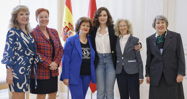 Díaz Ayuso recibe a la Asociación del Secretariado Profesional de Madrid coincidiendo con su 35º aniversario 