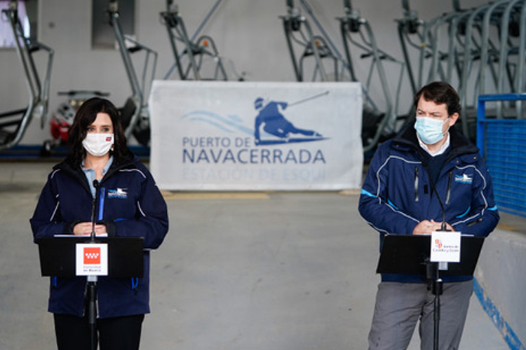 Díaz Ayuso avanza que la Comunidad de Madrid estudia declarar BIC la estación de esquí de Navacerrada para evitar su cierre